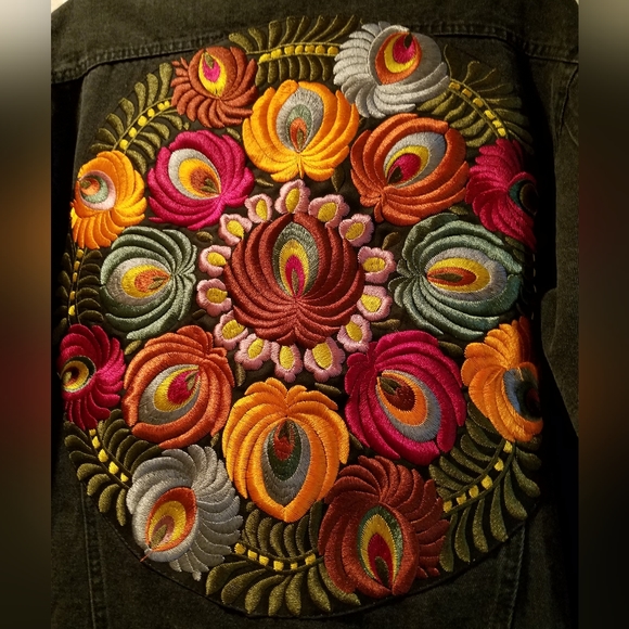 Haute Ellie Denim Moto Jacket Ashbury Oversized Floral Embroidery Size Sm/Md NWT - Picture 7 of 15